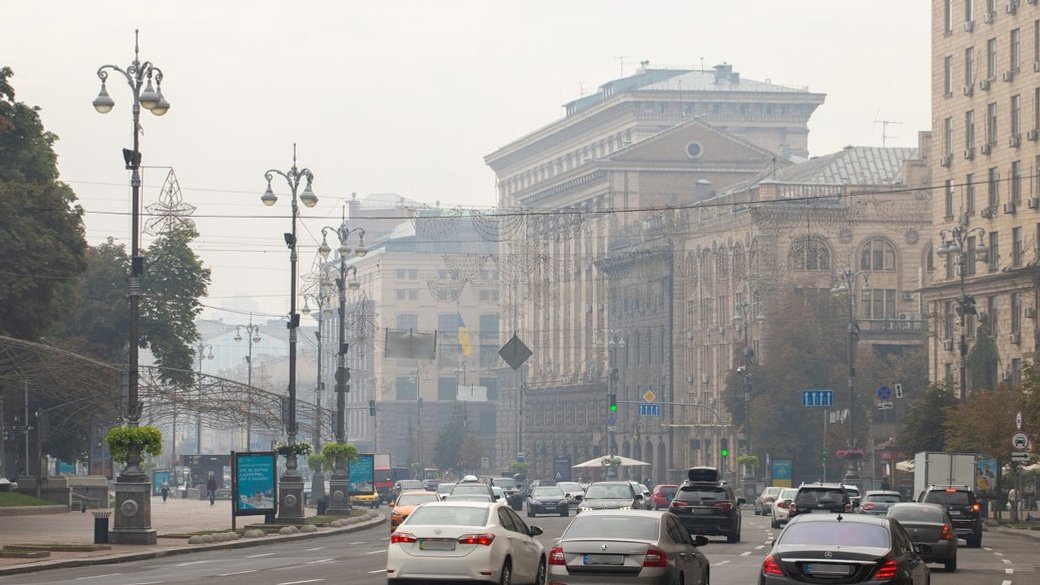 Влада радить киянам не гуляти на вулиці та пити багато води: в чому причина