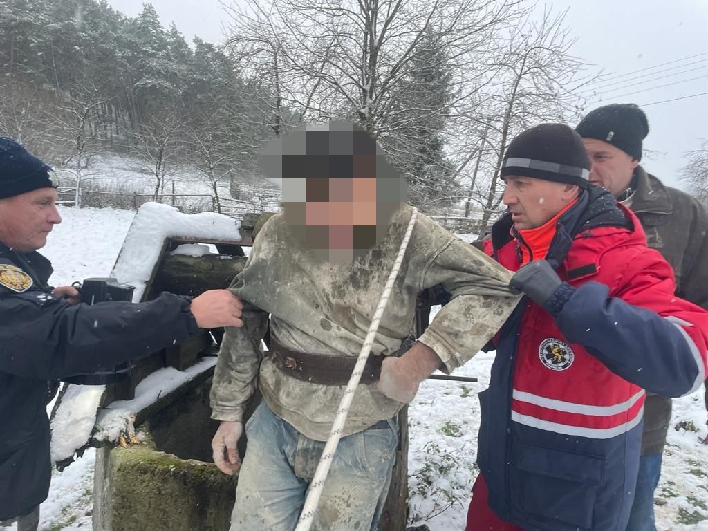На Львівщині чоловік упав у колодязь, де пробув три дні