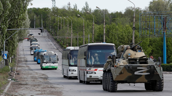 З "Азовсталі" виїхали щонайменше сім автобусів із захисниками Маріуполя - Reuters