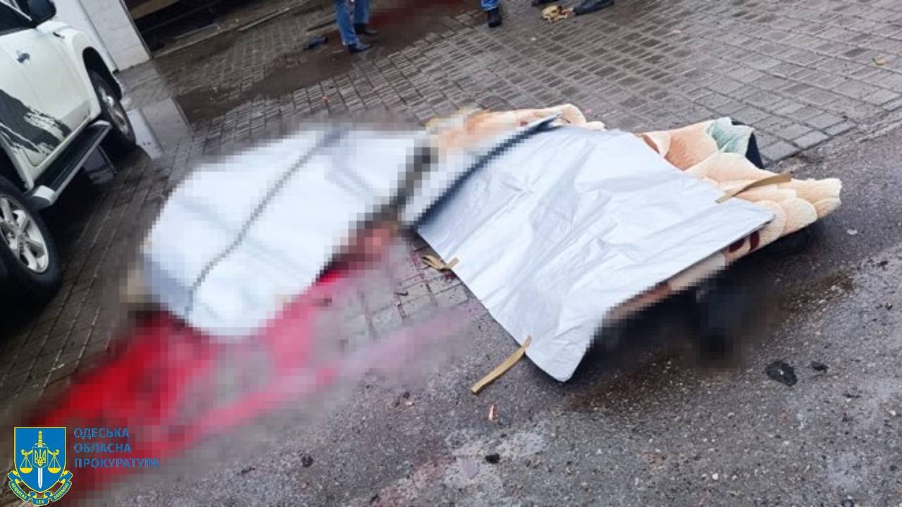 Різко зросла кількість загиблих і поранених унаслідок рашистського удару по Одесі