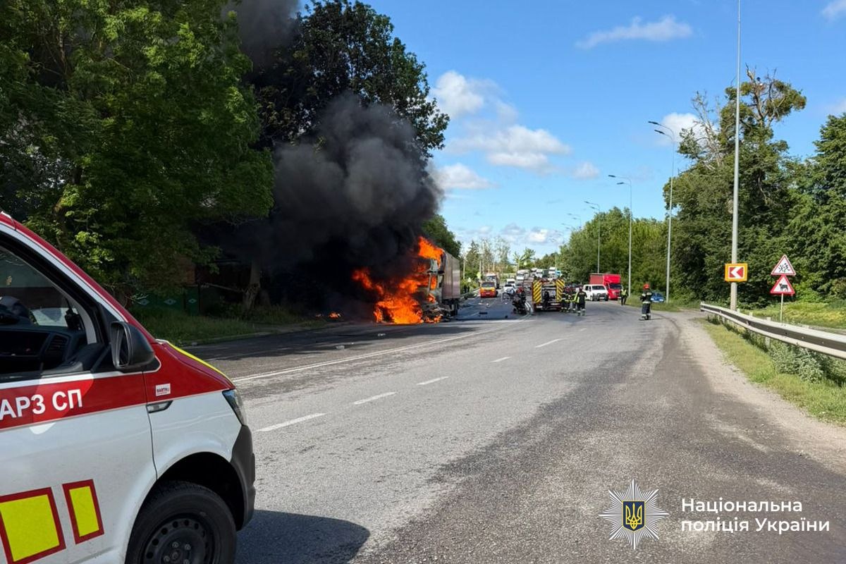 Авто вибухнуло і загорілося: стали відомі деталі смертельної аварії на Вінниччині (фото)