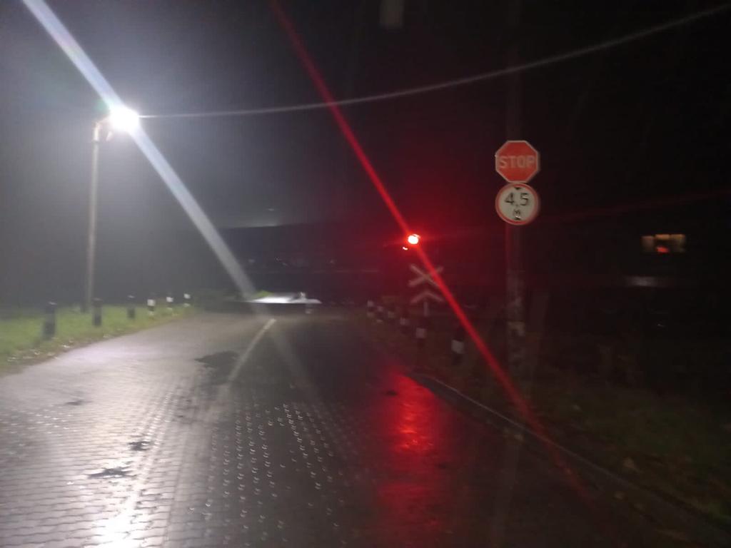 Поблизу Львова «BMW 530» влетів під потяг. Двоє хлопців загинули на місці