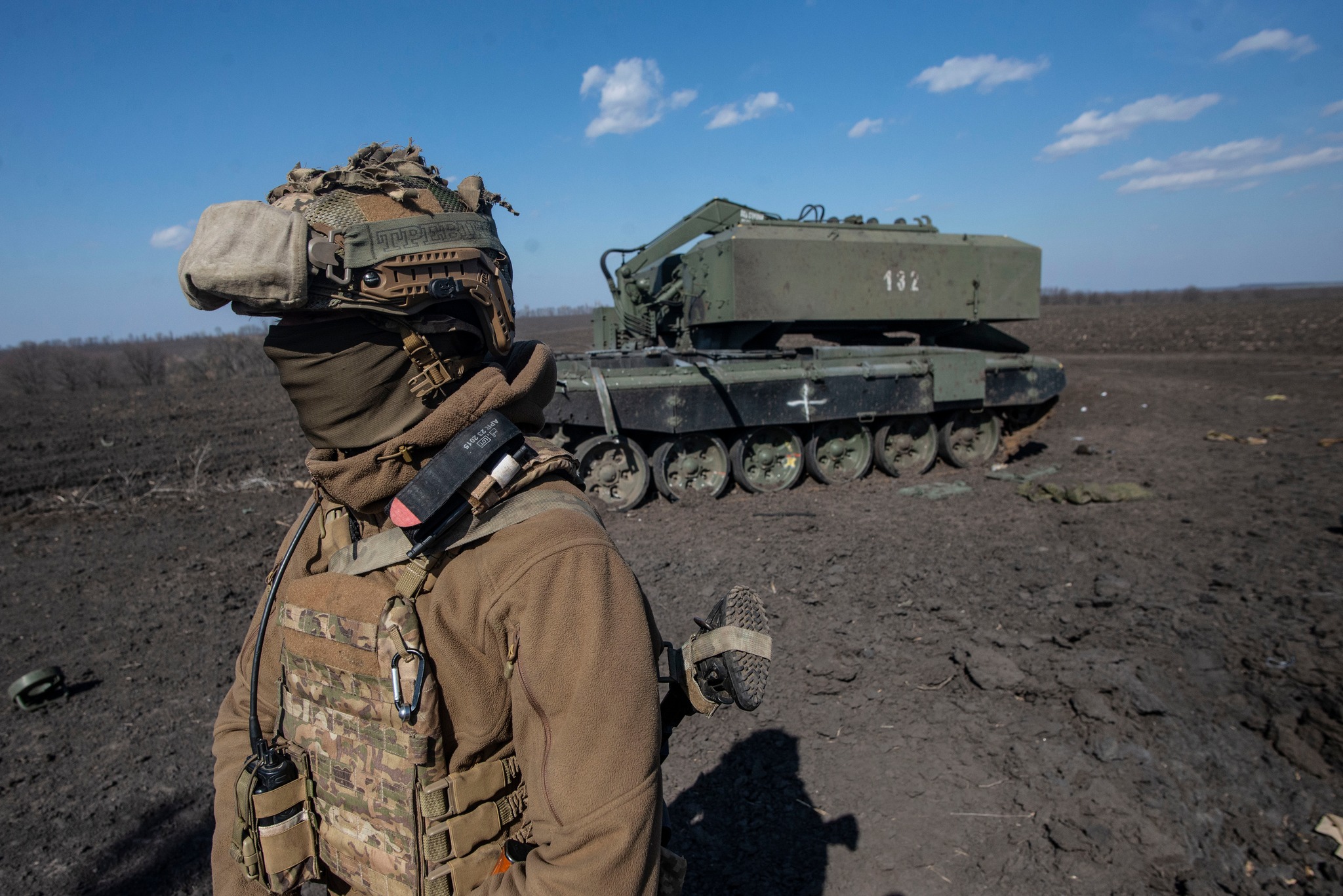 Від «Солнцепьока» залишились лише «ніжки»: на Харківщині окупанти втекли і покидали техніку