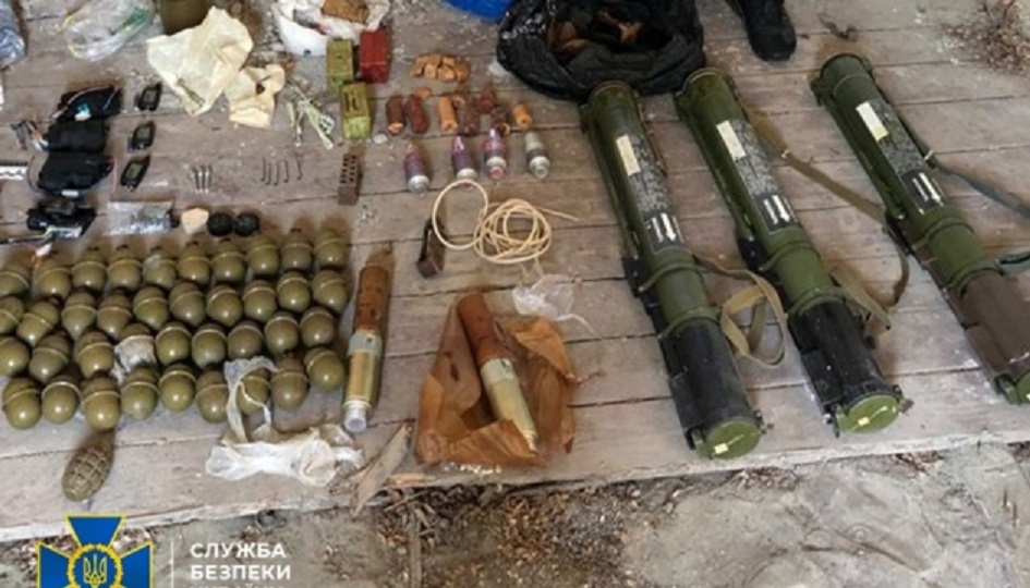 СБУ: На Закарпатті виявили схрон з боєприпасами та вибухівкою