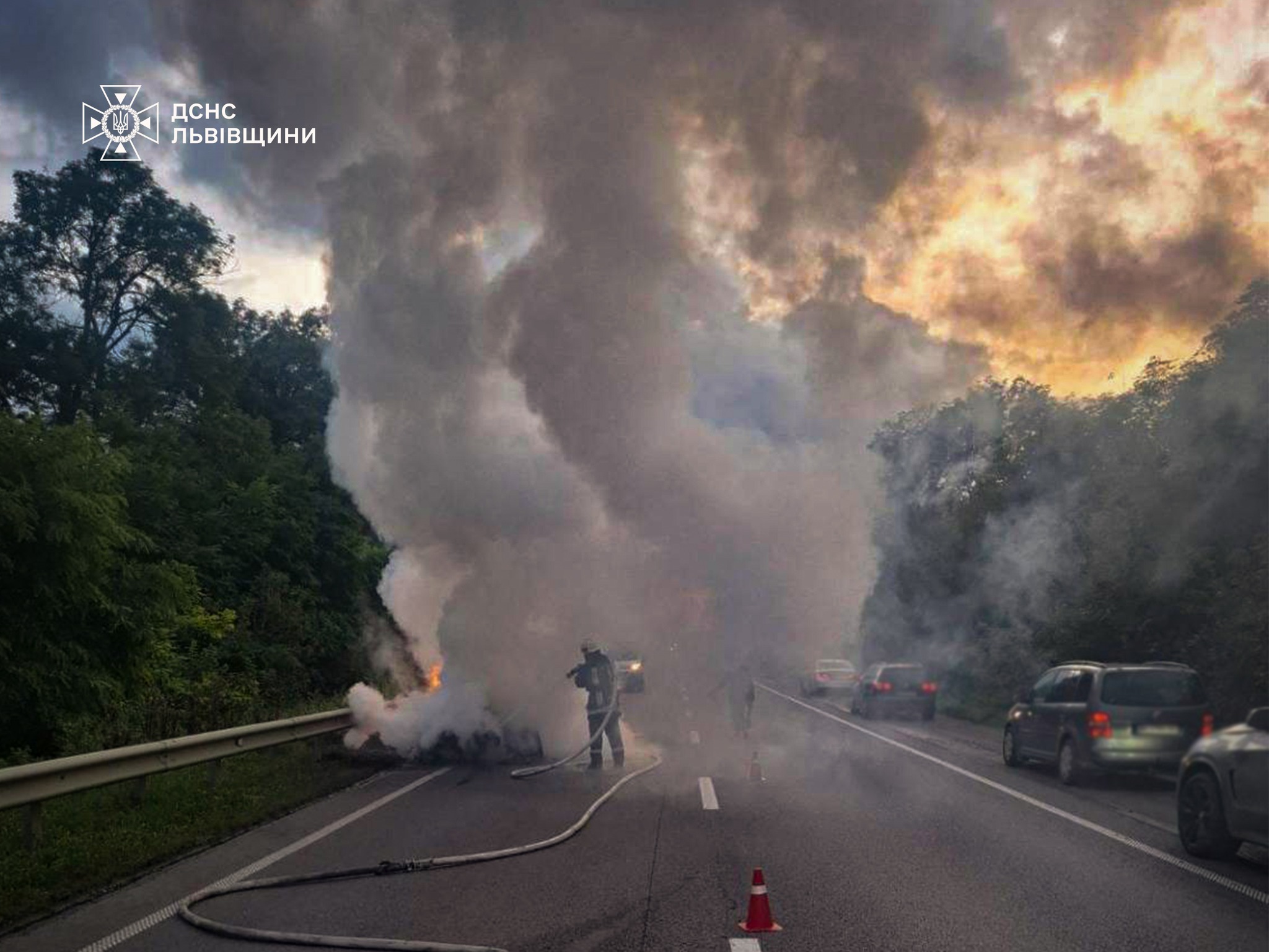 На Львівщині під час руху загорівся автомобіль