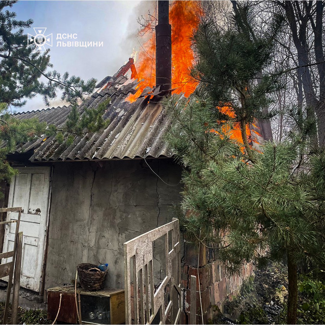 На Львівщині горіла лазня