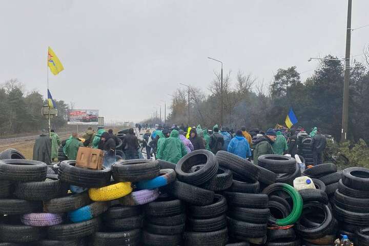 Окупанти прямують до Енергодару. Боронити місто вийшли тисячі жителів