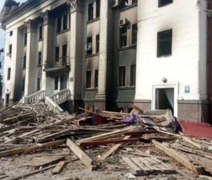 Зі зруйнованого драмтеатру у Маріуполі вдалося вивезти 130 людей – Денісова