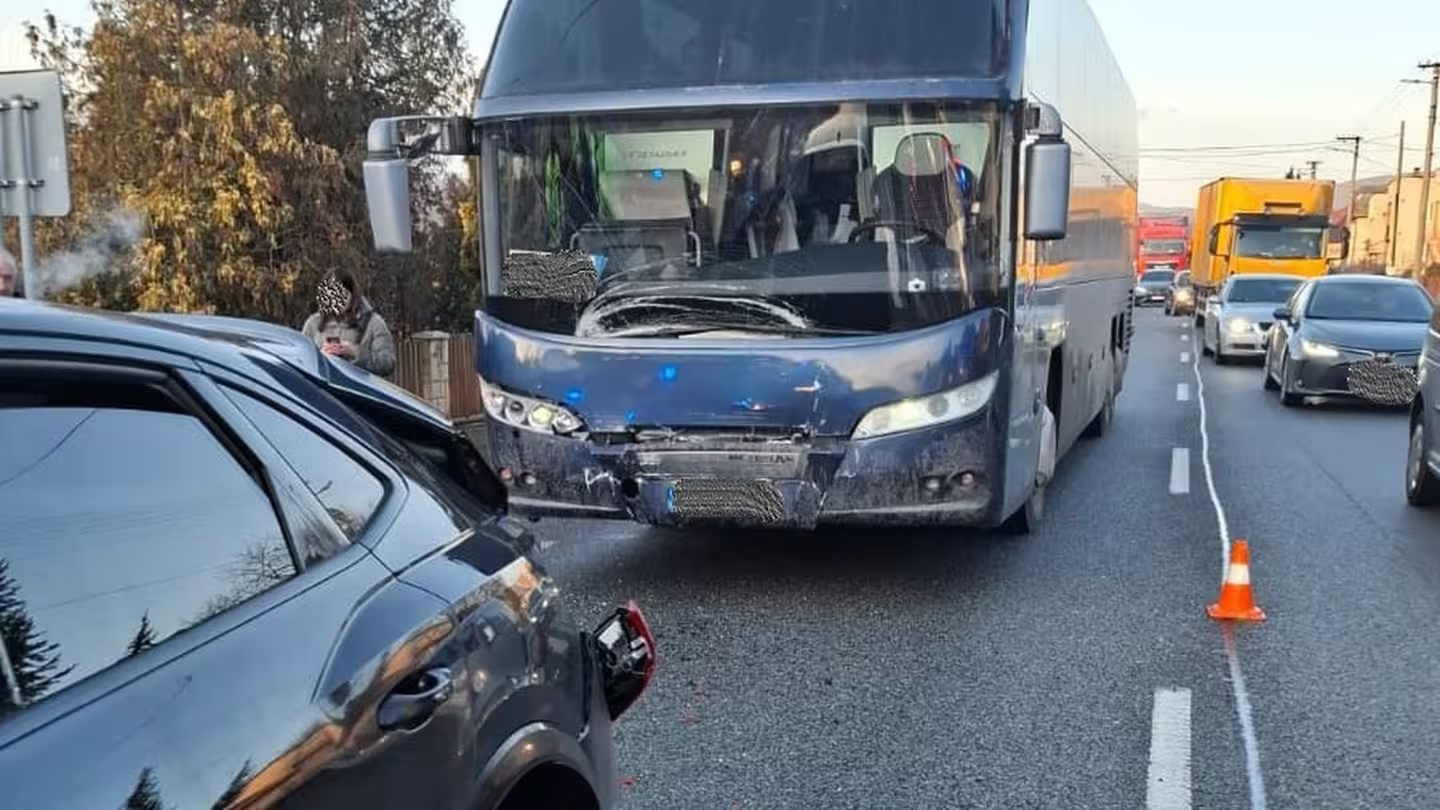 Автобус з українцями потрапив в автотрощу в Словаччині: фото аварії