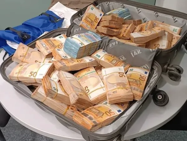 Збирався вилетіти на Кіпр. Українця затримали в аеропорту Німеччини з 455 тисячами євро