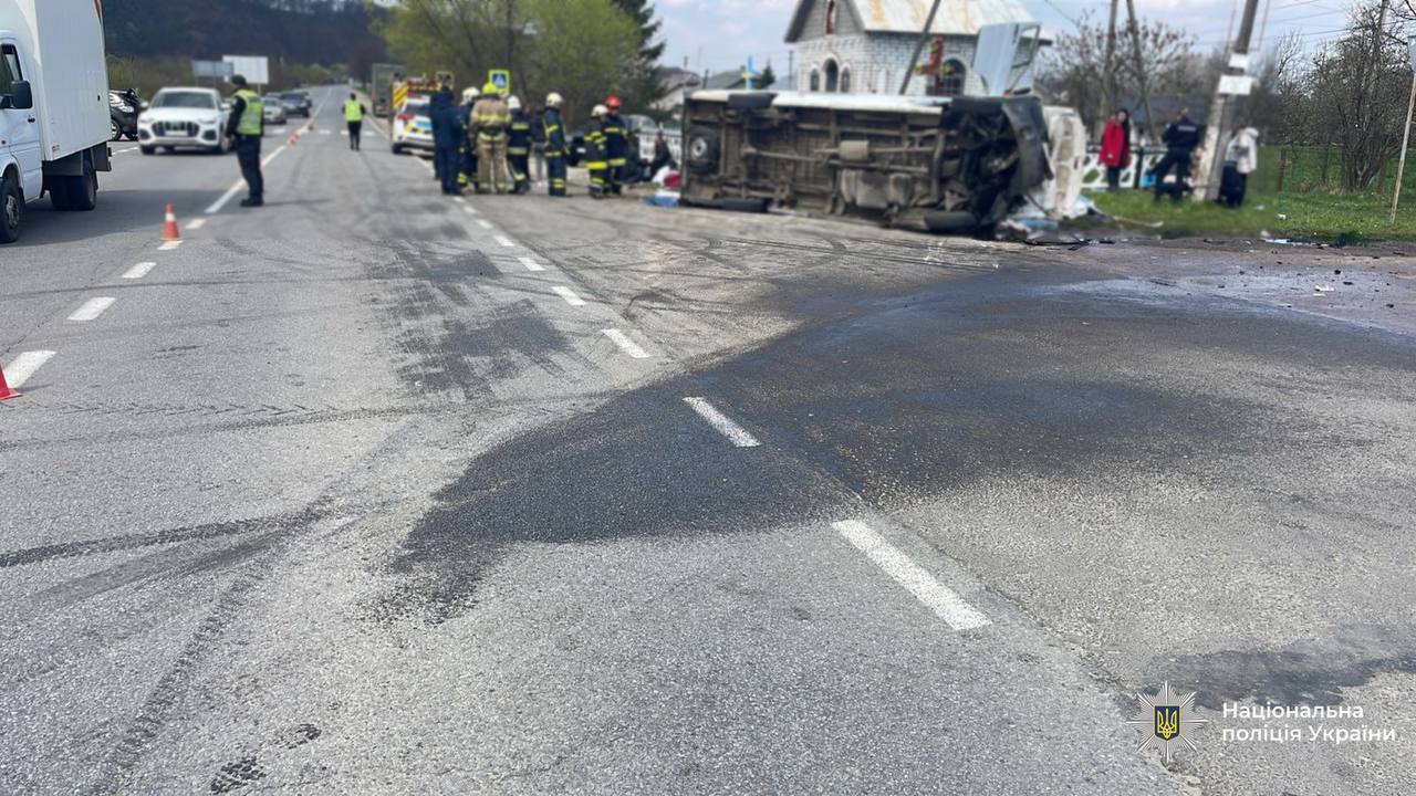 Маршрутка «Івано-Франківськ – Львів» потрапила у моторошну смертельну автотрощу: Перші деталі (ВІДЕО)