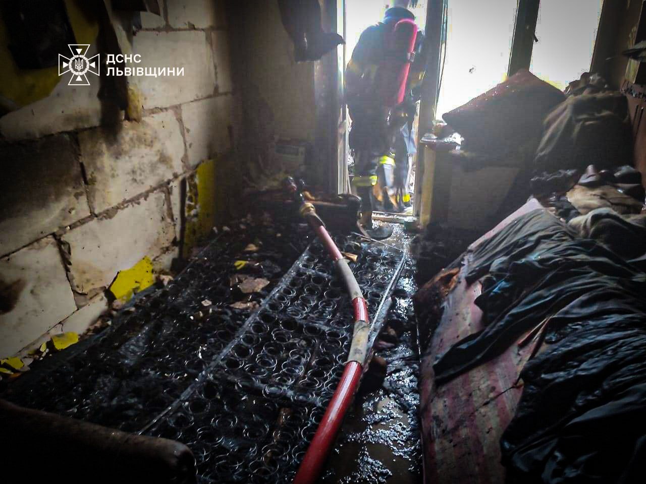 На Львівщині горіла квартира: у пожежі загинули двоє чоловіків (фото)
