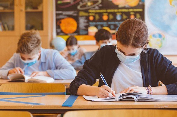 Львівські школярі повертаються за парти