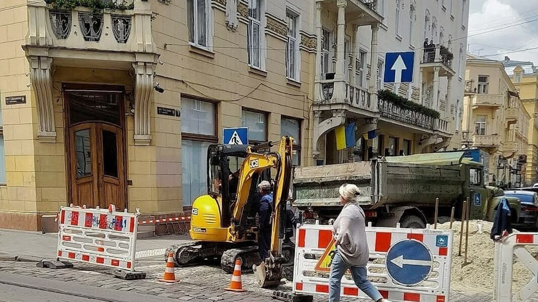 Аварійний ремонт на Дорошенка: де у Львові немає води та які вулиці заблоковано для проїзду