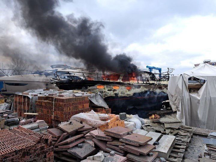 Нова Каховка після артдуелі: прилетіло в яхтклуб, де розважалися окупанти