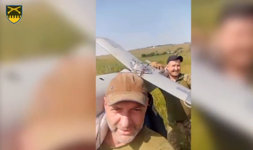 Українські бійці з автоматів збили російський безпілотник «Орлан». Відео