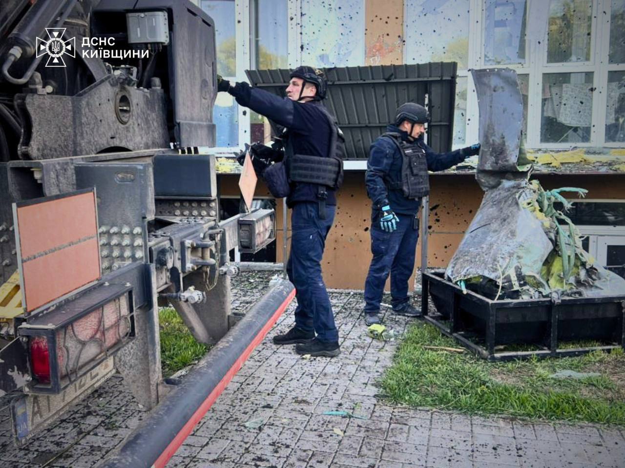Поблизу Києва бойова частина влучила в квартиру і не розірвалася: фото з місця