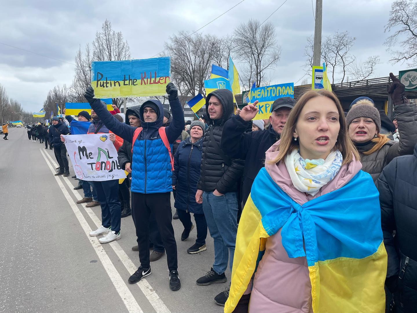 Мелітополь, Херсон і Луганщина: українці мирними мітингами шокують окупантів