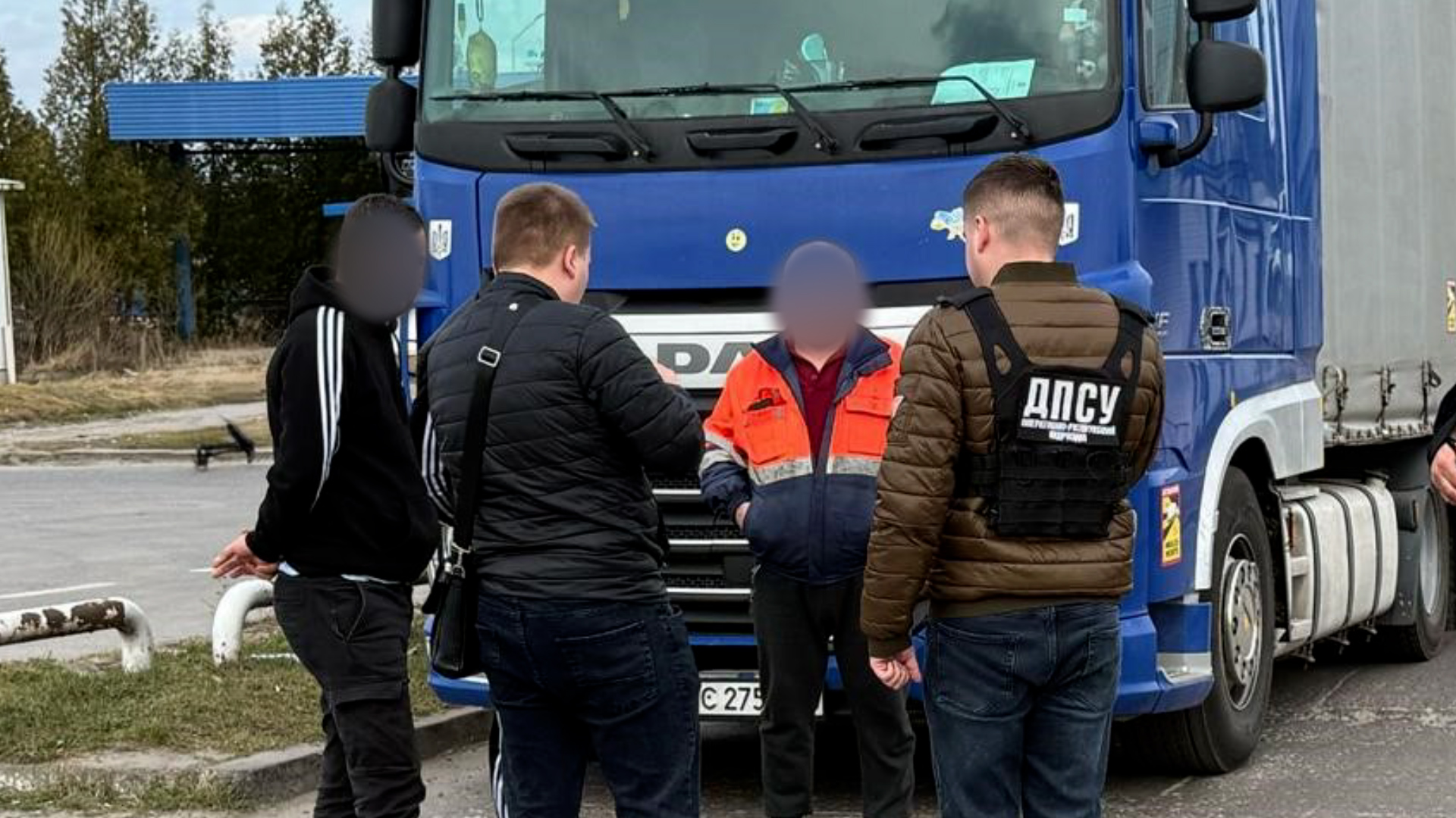 Планував виїхати з України в туалеті: На Львівщині водій вантажівки намагався вивезти ухилянта