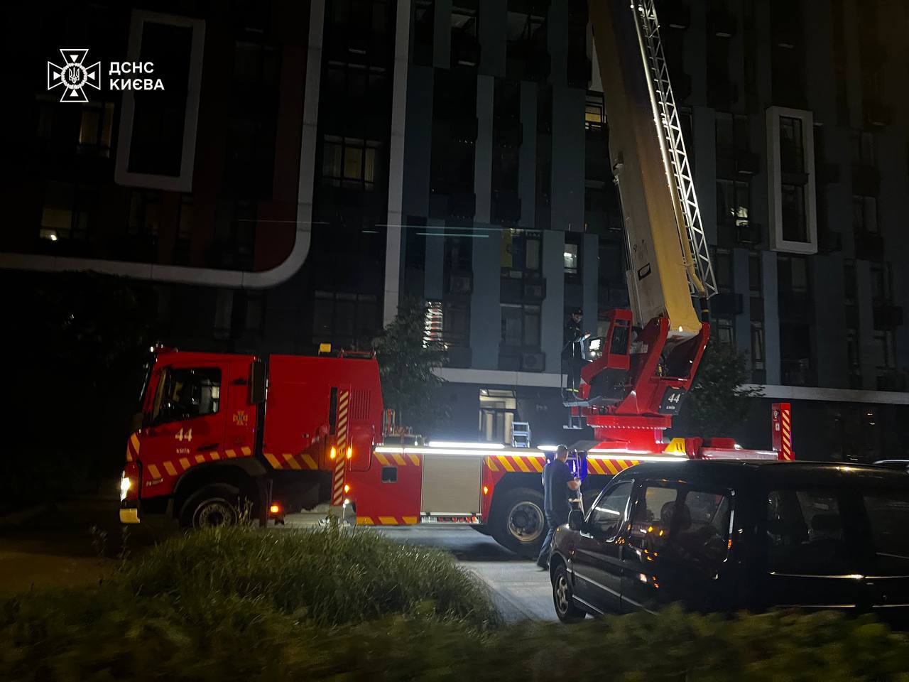 У Києві ліквідували пожежу в Голосіївському районі: горіла багатоповерхівка