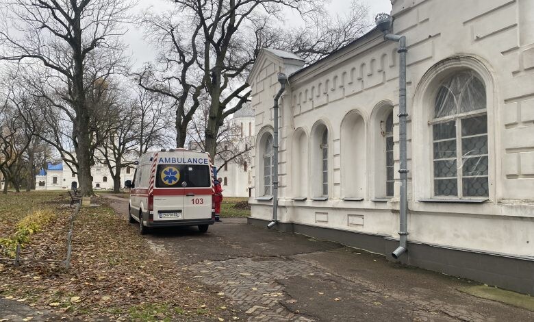 У Чернігові московський піп покусав військового за руку