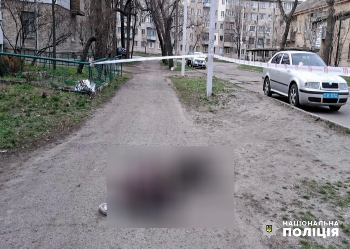 У Дніпрі чоловік убив гостя та виніс тіло на вулицю