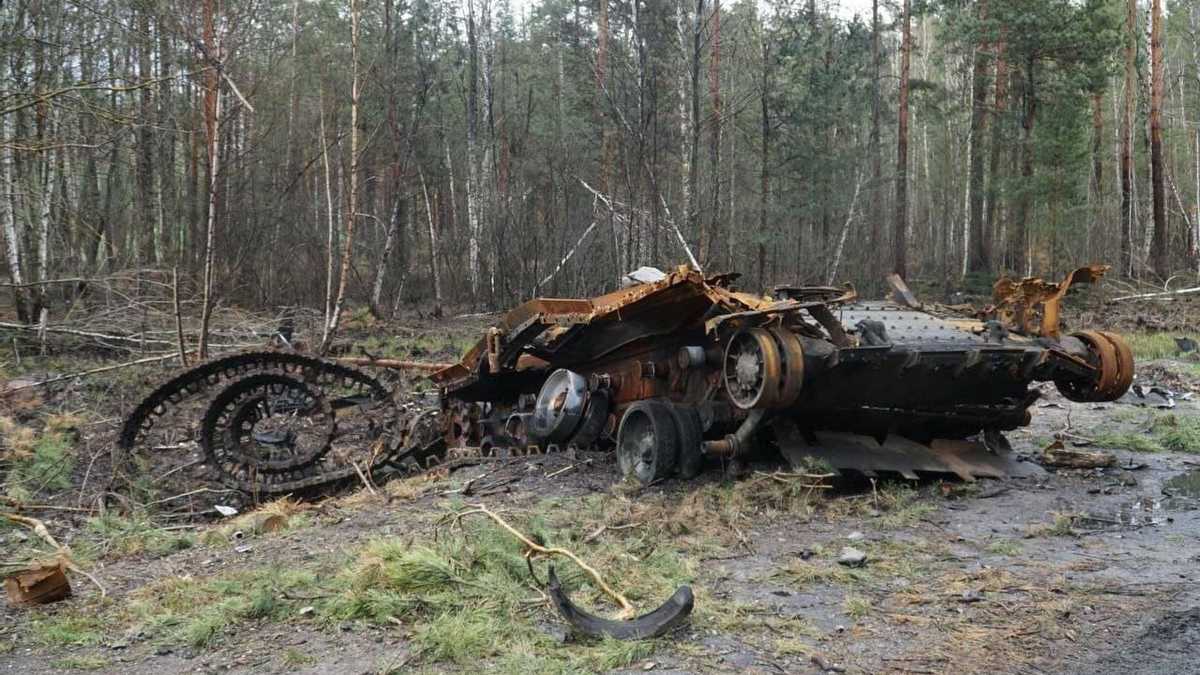 Понад тисяча мертвих окупантів і велика кількість знищеної техніки: дані про втрати ворога