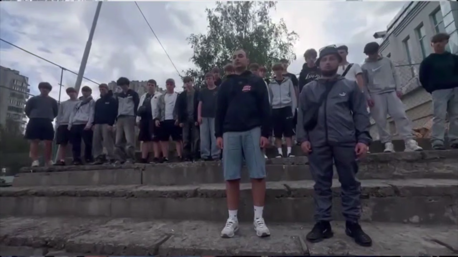З'явилося нове відео з чоловіками, які трощили авто ТЦК у Львові