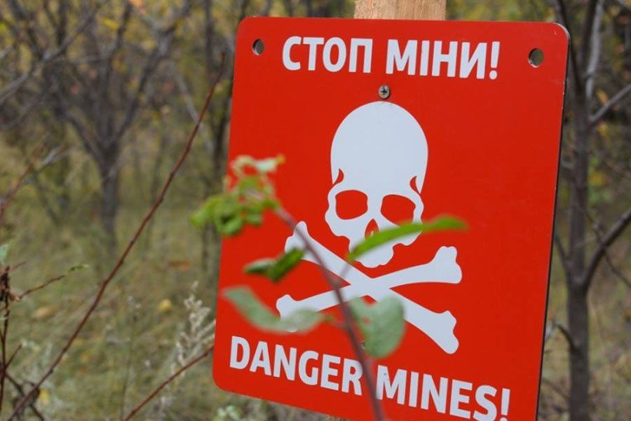 На Херсонщині двоє людей підірвалися на російських мінах