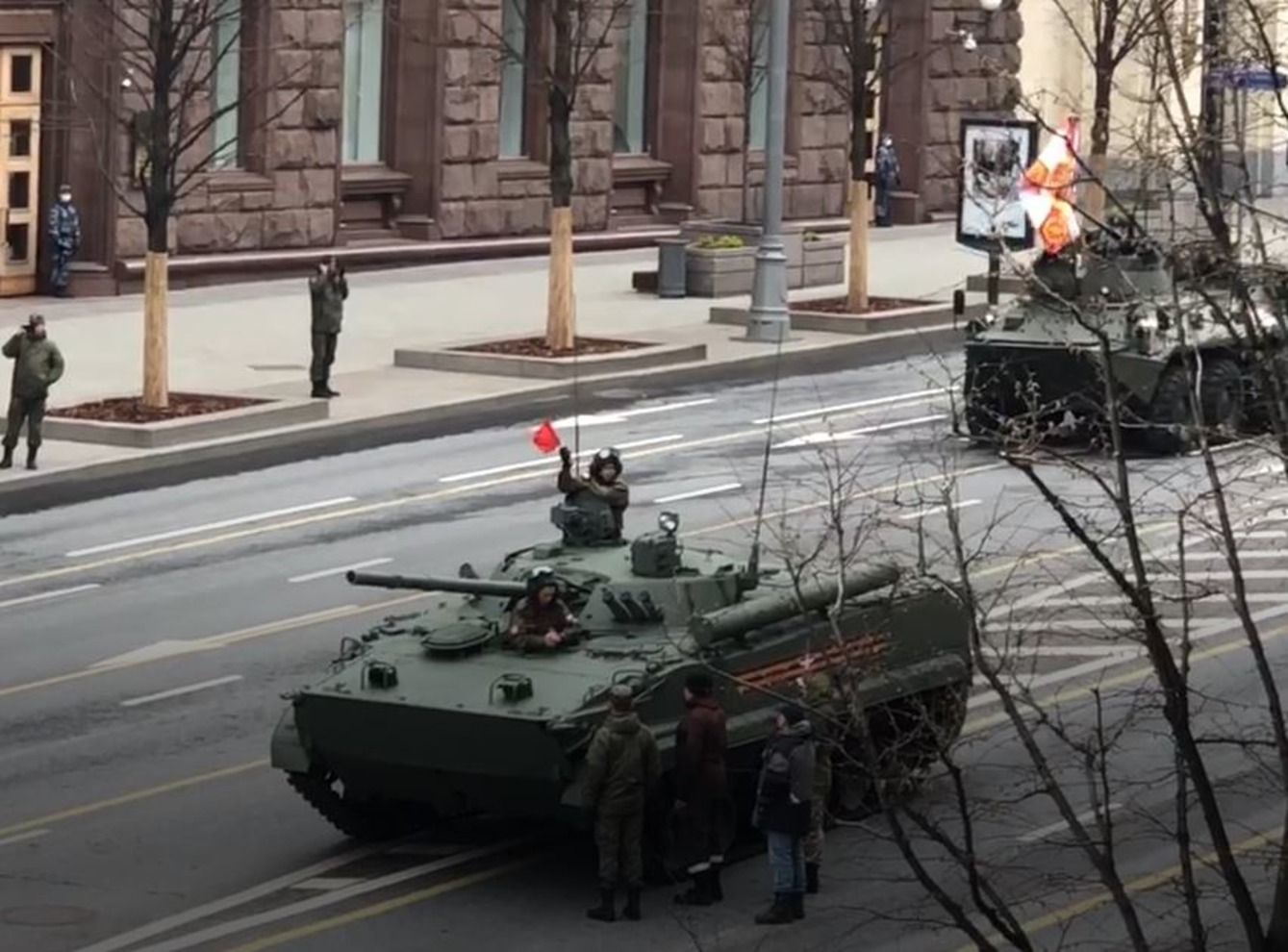 Немає чим хвалитися. У Москві готують «куций» парад військової техніки на 9 травня