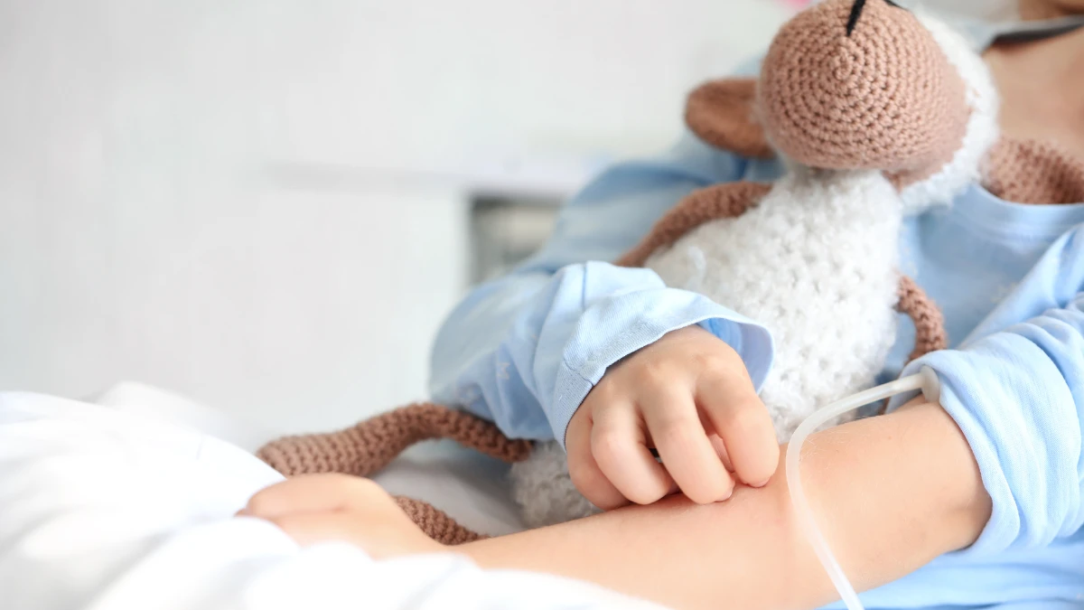 Народився з критичними вадами розвитку сечового та нирок: львівські лікарі рятували немовля