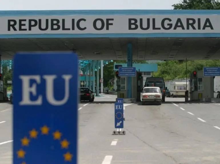 Болгарія закриває кордон для автівко на російських номерах