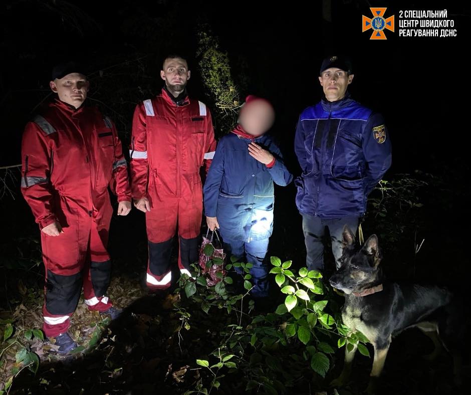 На Львівщині у лісі врятували жінку, яка заблукала, збираючи гриби