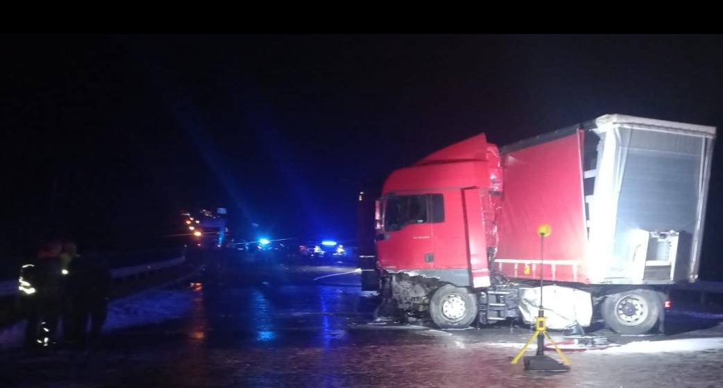 Двоє госпіталізованих: деталі масштабної ДТП біля Львова, через яку перекривали трасу