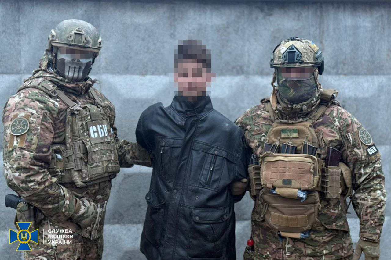 Агент ФСБ намагався спалити електропідстанцію, що живить військовий аеродром