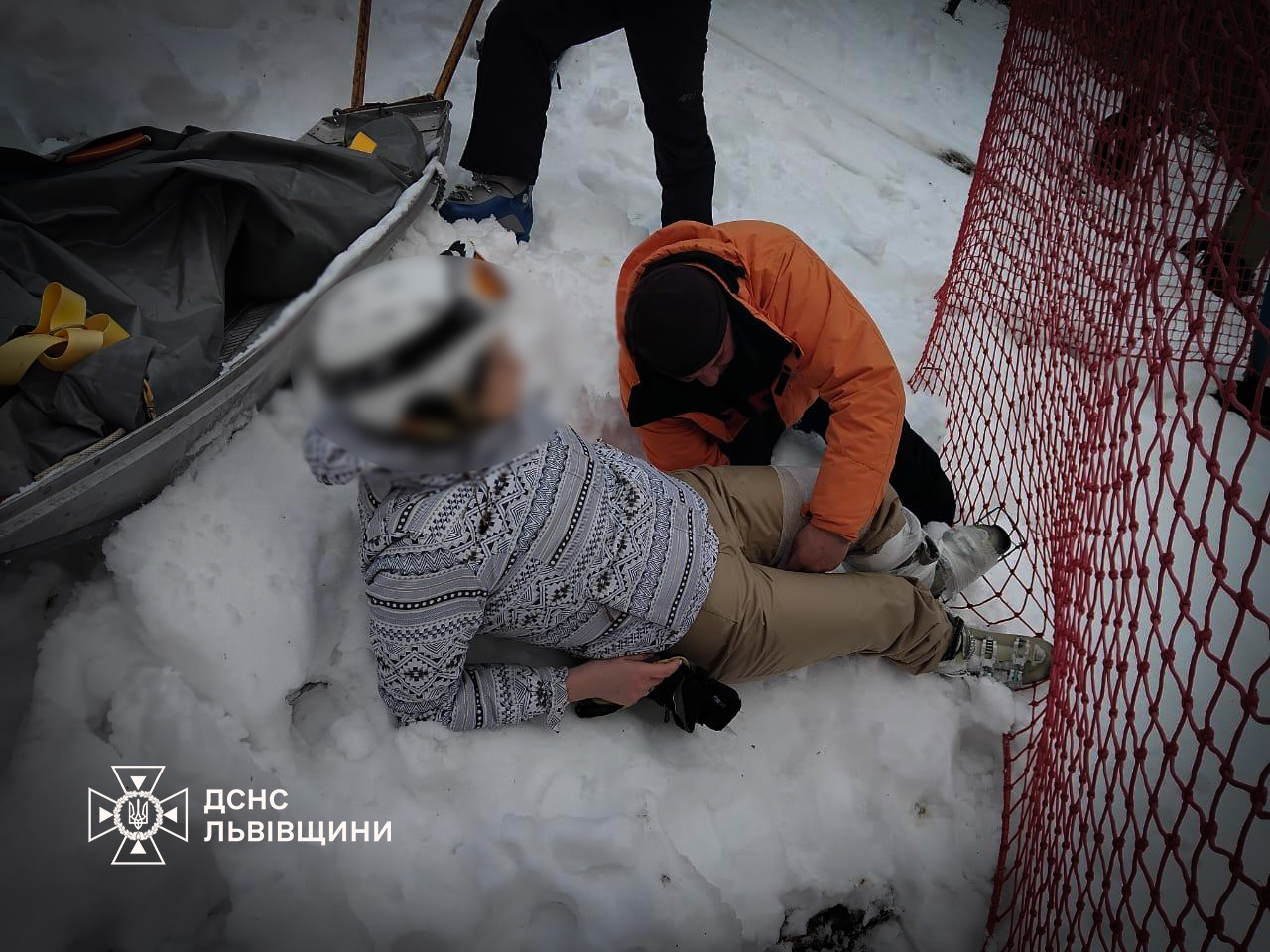 На Львівщині врятували травмовану лижницю (фото)