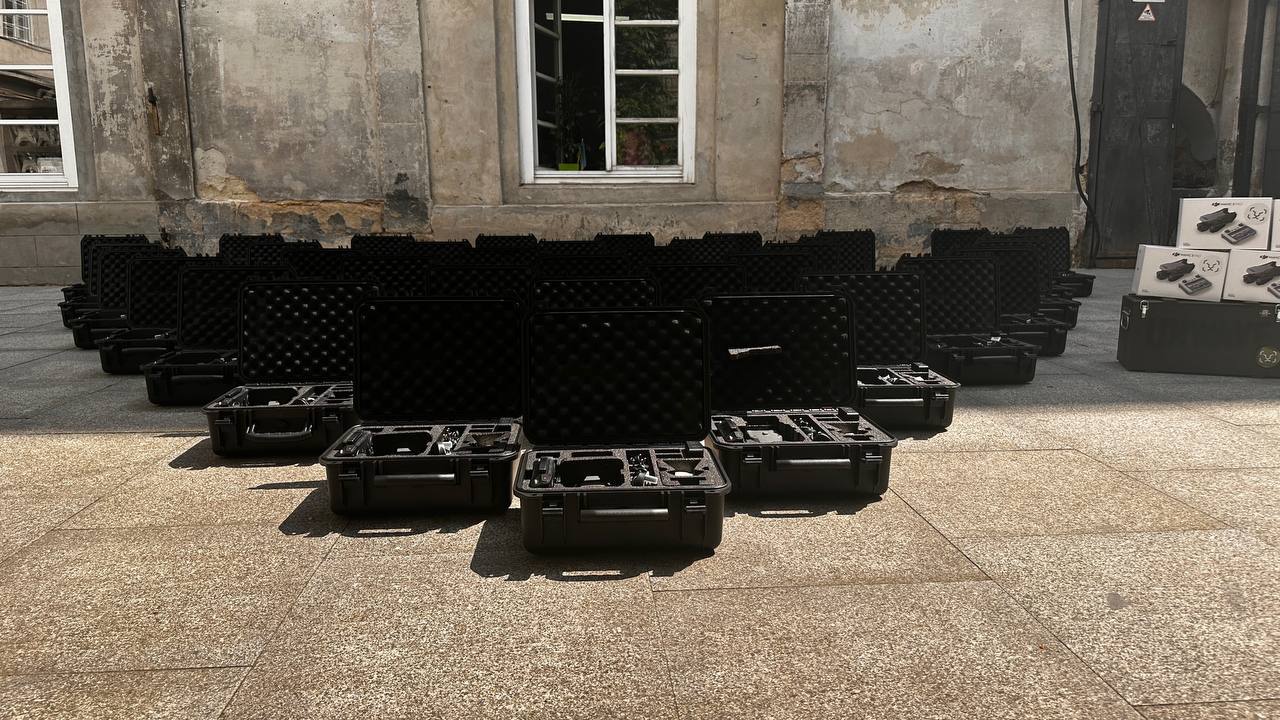 Львів'яни передали українським захисниками ще 50 дронів та 2 засоби РЕБ