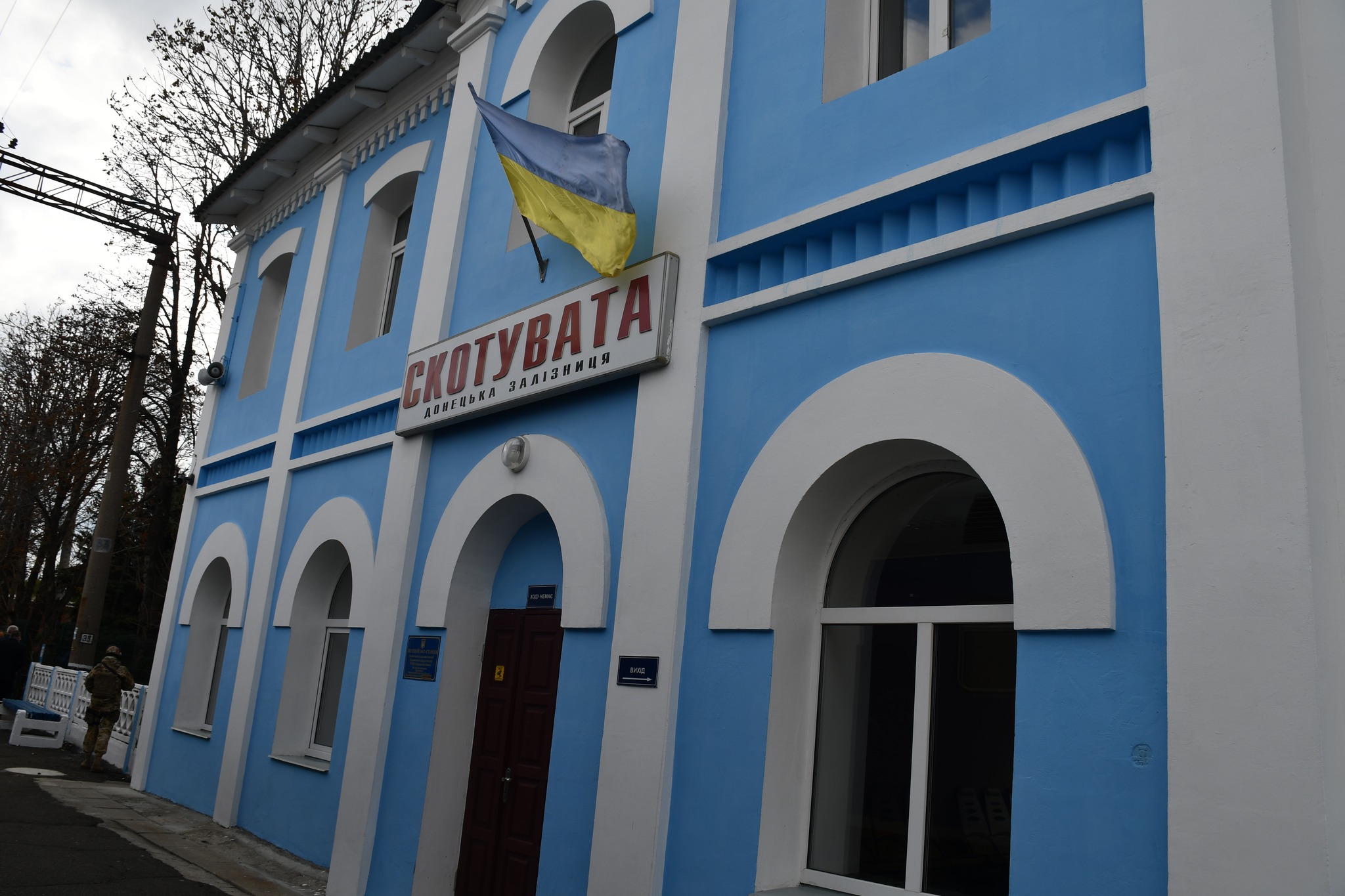 Бойовики обстріляли Донецьку залізницю. Рух потягів обмежений