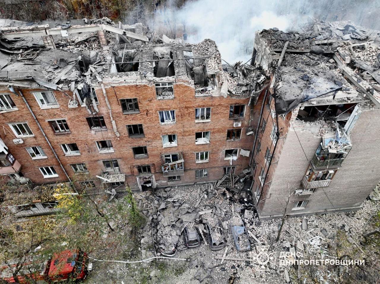 Удар РФ по п’ятиповерхівці у Кривому Розі: рятувальники повідомили про наслідки