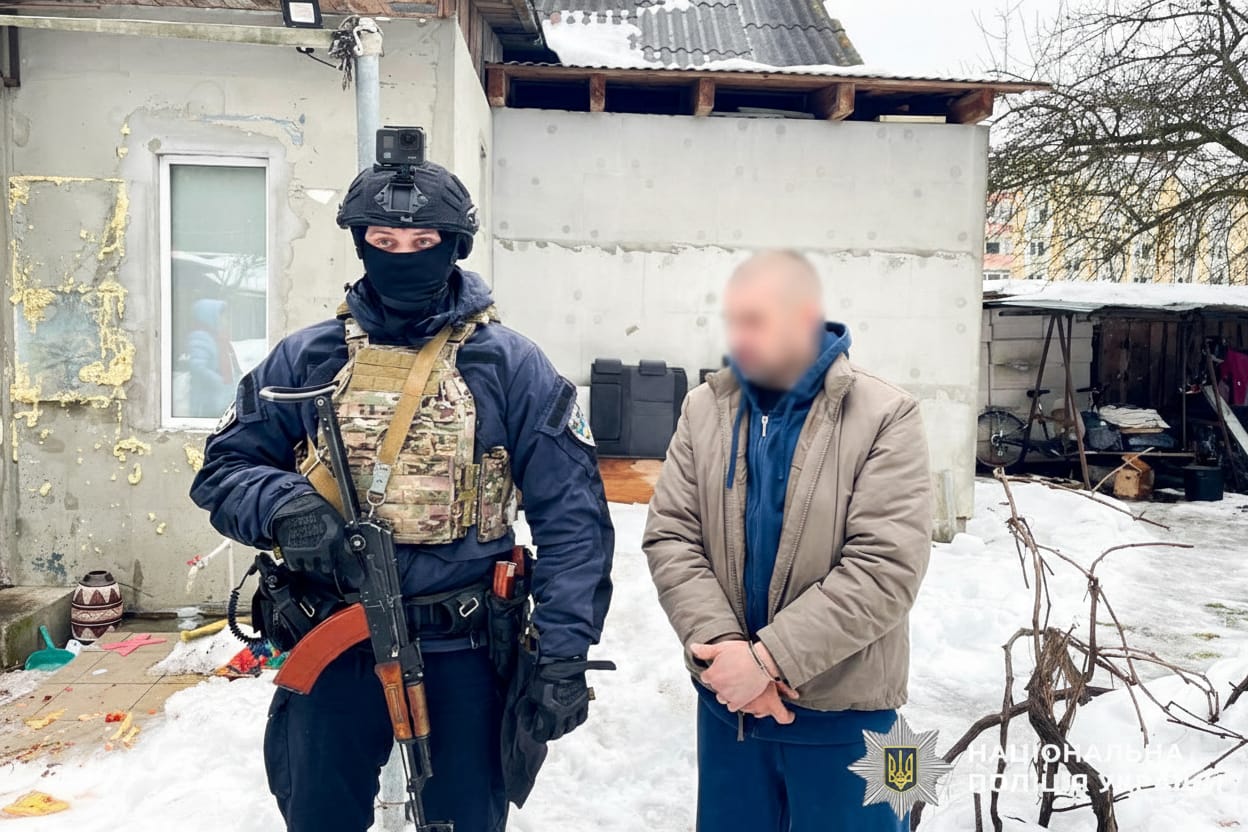 Влаштував стрілянину зі спецназом та ховав удома арсенал: чим закінчилася втеча новобранця на Рівненщині