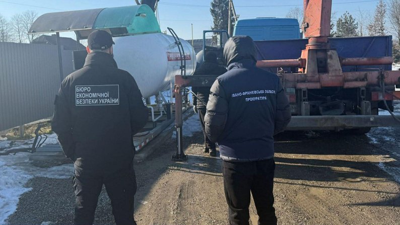 На Івано-Франківщині ліквідували мережу нелегальних АЗС