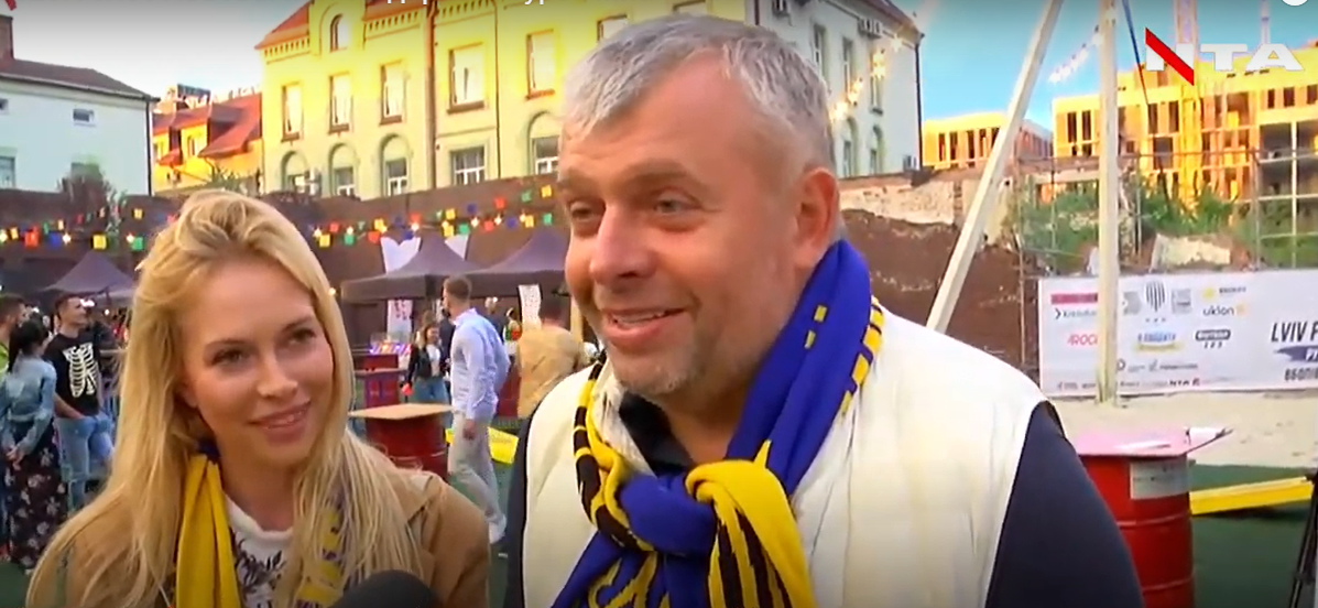 Фан-зона у Львові. Президент ФК «Рух» Козловський підвищив ставки: ще більше пива за голи збірній Росії