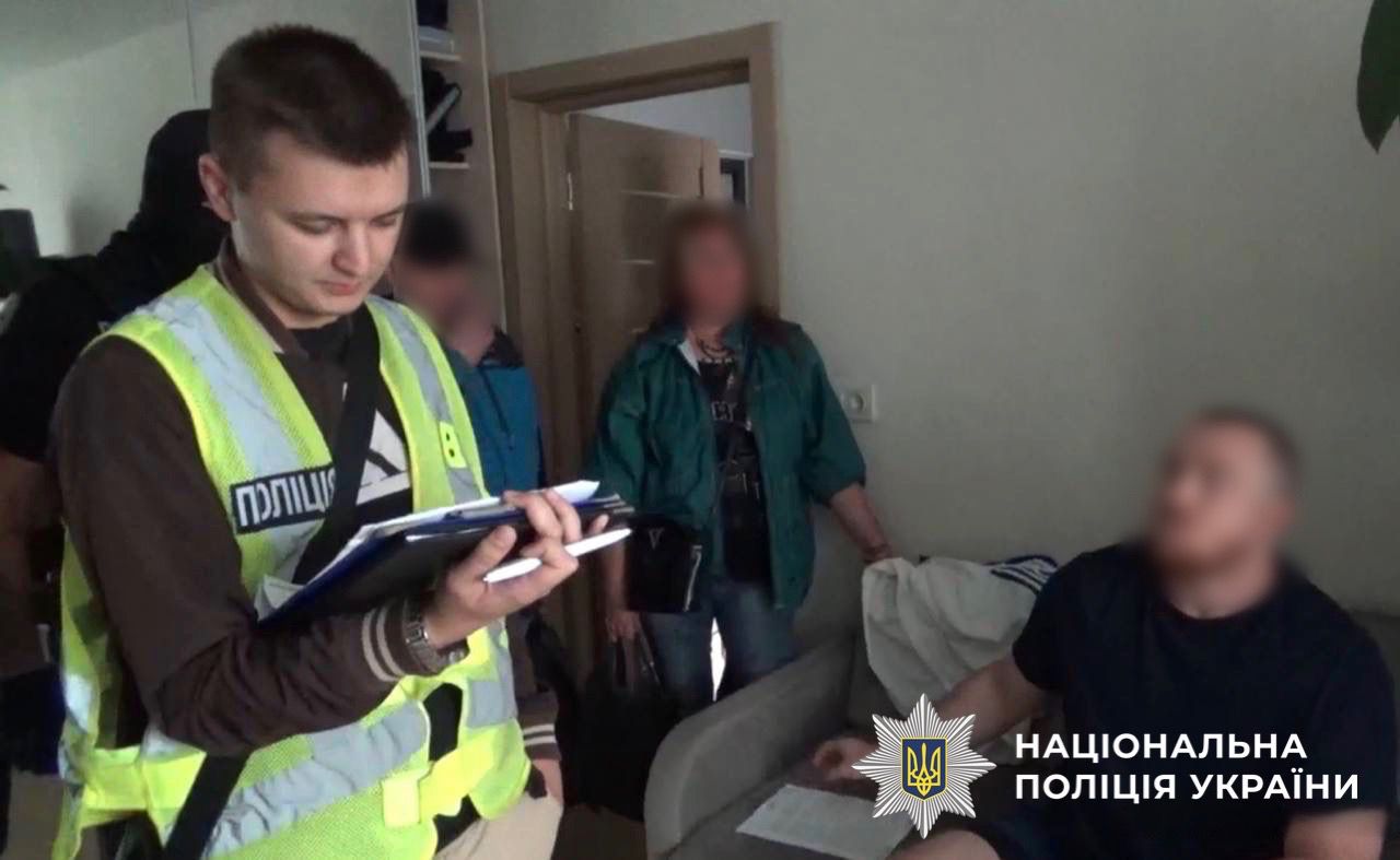 У Києві викрили «мольфара»-шахрая: обіцяв зняти «порчу» онлайн, а зникав після оплати