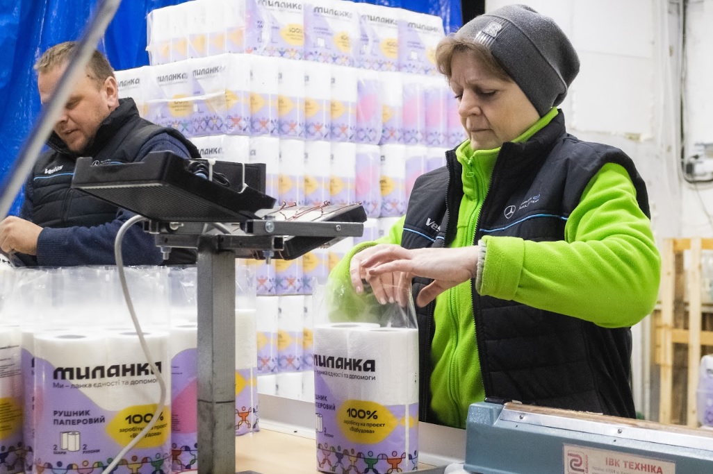 Львівські волонтери запустили виробництво товарів для дому задля благодійності