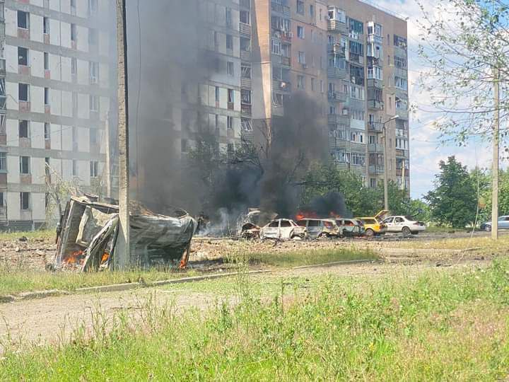 Рашисти обстріляли Первомайський на Харківщині. Є постраждалі, серед них діти