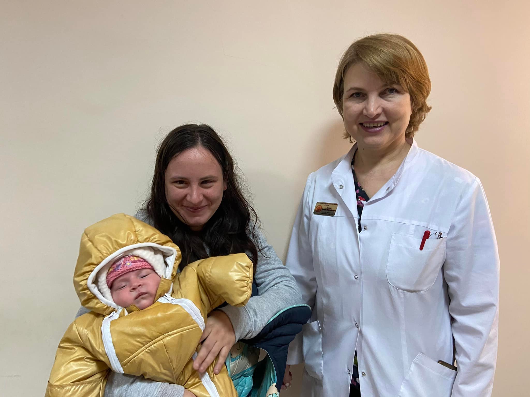 Впізнавала дітей по дотику і запаху. У Львові повернули зір донеччанці, яка осліпла під час вагітності