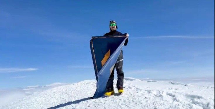 Український військовий з ампутацією підкорив вершину Казбек. Сходження присвятив загиблим захисникам