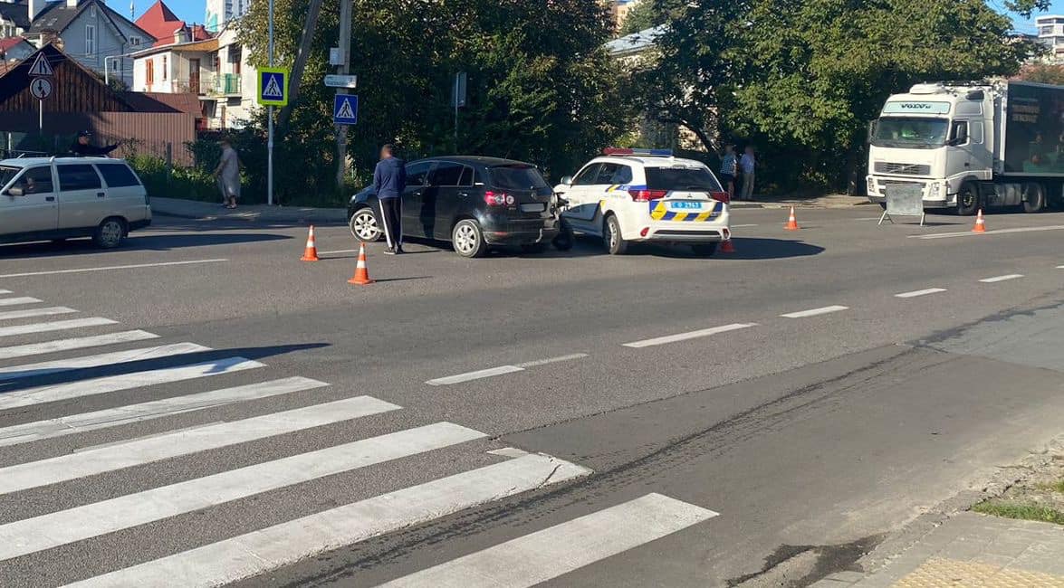 У Львові в ДТП травмувався 44-річний мотоцикліст