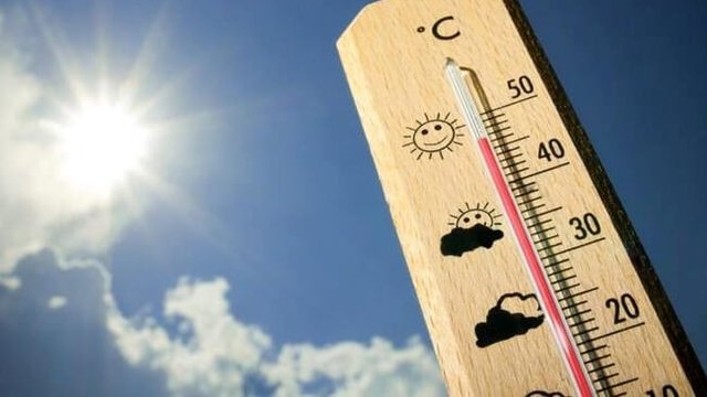Оголошено червоний рівень: на Львівщину йде рекордна спека, яка заблокує рух транспорту