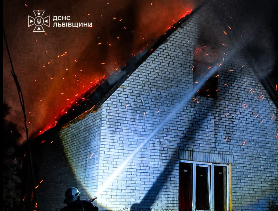 Нічна трагедія на Львівщині: вогнеборці гасили будинок та виявили тіло людини
